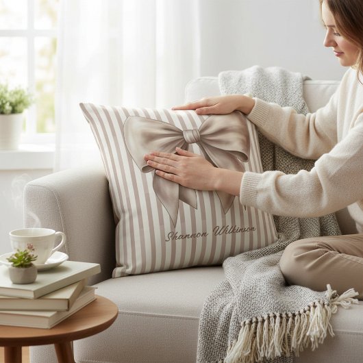 Elegant Beige Bow Striped Design Throw Pillow クッション