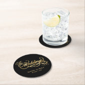 Elegant Black and Faux Gold Calligraphy Wedding ラウンドペーパーコースター (インサイチュ)