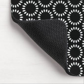 Elegant Black and White Petal Mandala Pattern マウスパッド (コーナー)