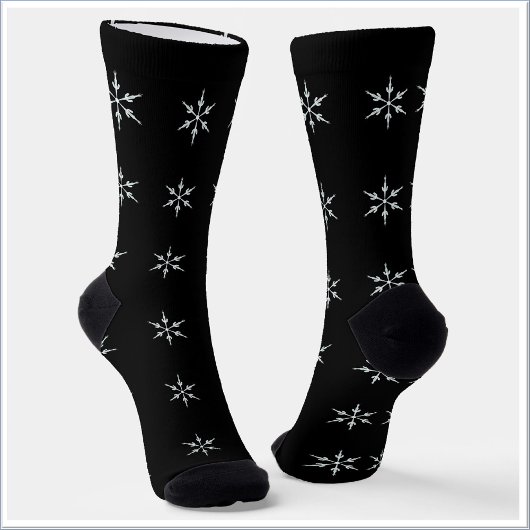 Elegant Black and White Snowflake Pattern ソックス