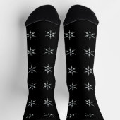 Elegant Black and White Snowflake Pattern ソックス (上部)
