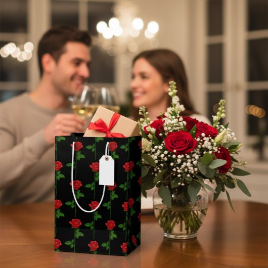 Elegant Black Gift Bag with Hand-Drawn Red Roses ミディアムペーパーバッグ