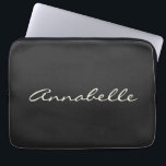 Elegant Black Handwritten Script Name Custom Chic ラップトップスリーブ<br><div class="desc">This custom laptop sleeve features your name in beautiful handwritten script lettering on a stylish black background. Great gift idea.</div>