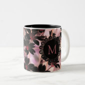 Elegant Black Lilac Flowers Monogram ツートーンマグカップ (正面右)