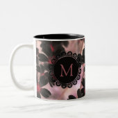Elegant Black Lilac Flowers Monogram ツートーンマグカップ (左)