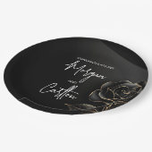 Elegant Black Rose with Gold Accents Wedding ペーパープレート (アングル)