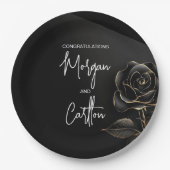 Elegant Black Rose with Gold Accents Wedding ペーパープレート (正面)