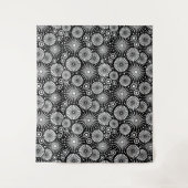 Elegant Black White Geometric Flowers Starburst タペストリー (正面)