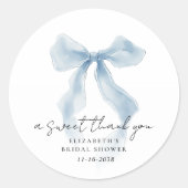Elegant Blue Bow Bridal Shower Thank You ラウンドシール (正面)