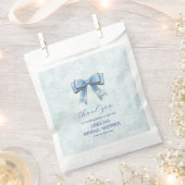 Elegant Blue Bow Engagement Party Invitation フェイバーバッグ (クリップ留めされた状態)