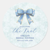 Elegant Blue Bow Engagement Party Invitation ラウンドシール (正面)