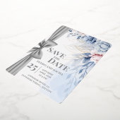 Elegant Blue Floral Save The Date Wedding Invitati 箔招待状 (回転した状態)