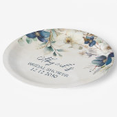 Elegant Blue Floral Winter Bridal Shower ペーパープレート (アングル)