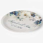 Elegant Blue Floral Winter Wedding ペーパープレート (アングル)