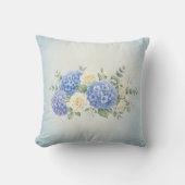 Elegant Blue Hydrangea & White Roses Floral Throw  クッション (正面)