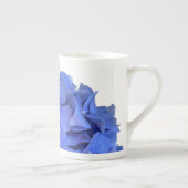 Elegant Blue periwinkle floral hydrangeas ボーンチャイナマグカップ (右)