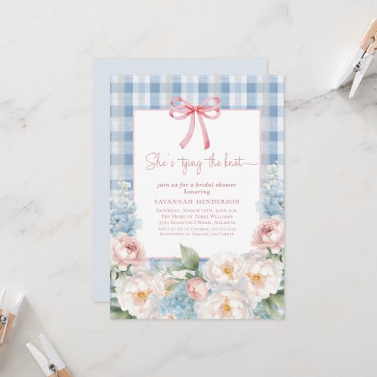 Elegant Blue Pink Floral Bow Gingham Bridal Shower 招待状 (正面/裏面インサイチュ)