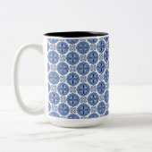 Elegant blue& white Moroccan  pattern  ツートーンマグカップ (左)