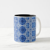 Elegant blue& white Portuguese Azulejo pattern  ツートーンマグカップ (正面右)