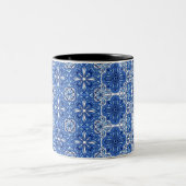 Elegant blue& white Portuguese Azulejo pattern  ツートーンマグカップ (中央)