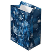 Elegant Blue & White Snowflake Winter Gift Bag ミディアムペーパーバッグ (正面アングル)
