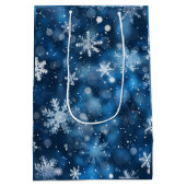 Elegant Blue & White Snowflake Winter Gift Bag ミディアムペーパーバッグ (裏面)
