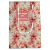 Elegant blush pink & gold floral birthday gift bag ミディアムペーパーバッグ (裏面)