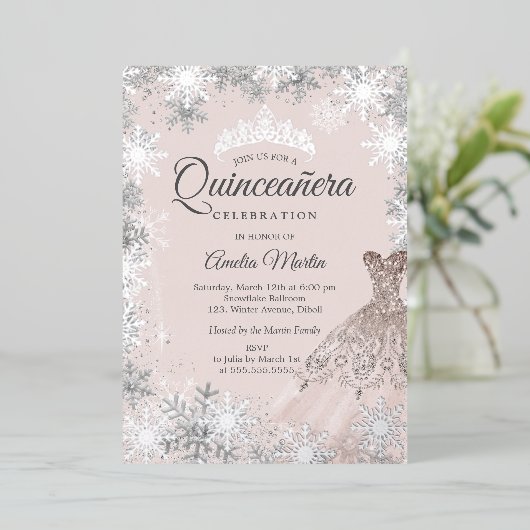 Elegant Blush Pink Winter Snowflake Quinceanera 箔招待状 (立ち正面)