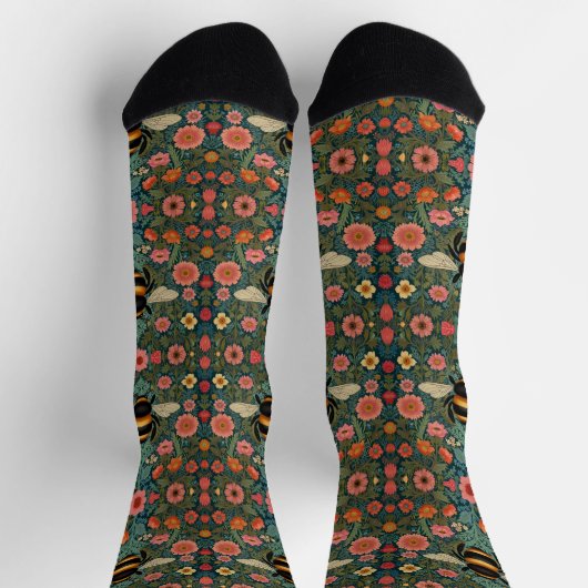 Elegant boho retro bumblebee spring florals  ソックス (上部)