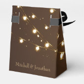 Elegant Brown & Gold String Lights Wedding フェイバーボックス (裏面サイド)