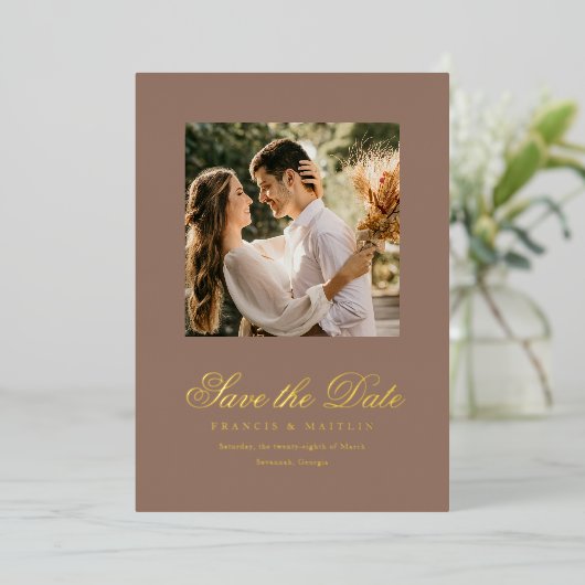 Elegant Brown Romantic Photo Wedding Save the Date 箔招待状 (立ち正面)