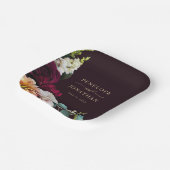 Elegant Burgundy Floral Gold Monogram Wedding ペーパープレート (傾斜あり)