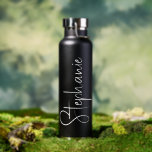 Elegant Calligraphy Script Personalized Name ウォーターボトル<br><div class="desc">Elegant Calligraphy Script Personalized Name Water Bottle features your custom name in elegant calligraphy script. Perfect as personalized gifts for family and friends for Christmas and birthdays or as favors for weddings and events. Add a personalized touch to custom corporate gifts and more. Designed by ©2025 Evco Studio www.zazzle.com/store/evcostudio</div>