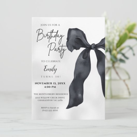 Elegant Chic Modern Black Bow Birthday Invitation 招待状 (スタンド正面)