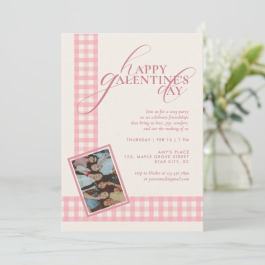Elegant Chic Pink Check Typography Galentines Day 招待状 (スタンド正面)