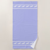 Elegant, Chic White Horses on Light Blue ビーチタオル (正面)