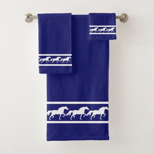 Elegant, Chic White Horses on Navy Blue バスタオルセット (インサイチュ)