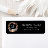 Elegant Christmas Monogram Wreath Return Address ラベル (インサイチュ)