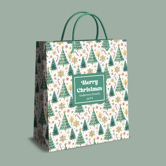 Elegant Christmas trees gift bag red green gold ミディアムペーパーバッグ