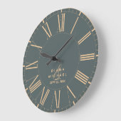 Elegant Classic Roman Numerals Typography Wedding ラージ壁時計 (傾斜)