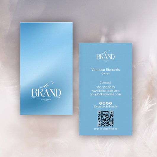 Elegant Cool Icy Blue Smooth Gradient QR Code Logo 名刺