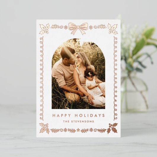 Elegant Coquette Bow Frame Happy Holidays 箔シーズンカード (立ち正面)