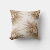 Elegant Cream Rose Boho Botanical Bouquet クッション (正面)