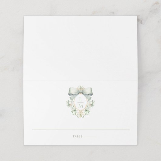 Elegant Crest w/ Sage Green Bow | Monogram Wedding プレイスカード (外部開封)