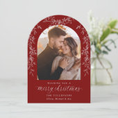 Elegant Dark Red Botanical Arch Photo Christmas シーズンカード (スタンド正面)