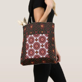 Elegant Dark Red Geometric Mandala Tote Bag – Arti トートバッグ (クローズアップ)