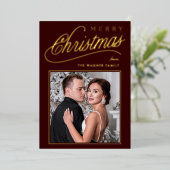 Elegant Dark Red Gold Script Merry Christmas Photo 箔シーズンカード (立ち正面)