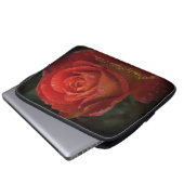 Elegant Dark Red Rose Botanical Electronics Bag ラップトップスリーブ (正面下部)