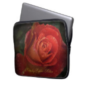 Elegant Dark Red Rose Botanical Electronics Bag ラップトップスリーブ (正面左)
