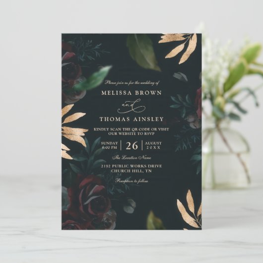Elegant Dark Velvet Burgundy Rose QR Code Wedding 招待状 (スタンド正面)